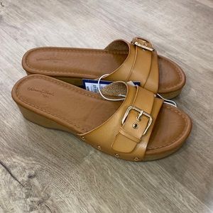Universal Thread Tan Sandals